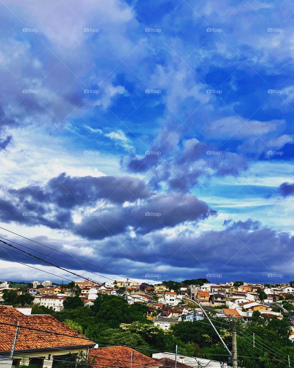 🇺🇸 A clear end to the day!  Now: 18:00, and you can still enjoy Thursday. Rain?  Forget it. / 🇧🇷Um final de dia bem claro! Agora: 18h00, e ainda dá para aproveitar a 5ª feira. Chuva? Esqueça.