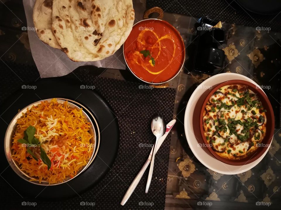 Rice with Indian masala gravy, pottery and delicious bread Asian Meal