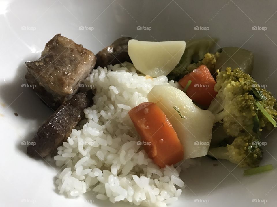 Rice with meat , potatoes and carrots 