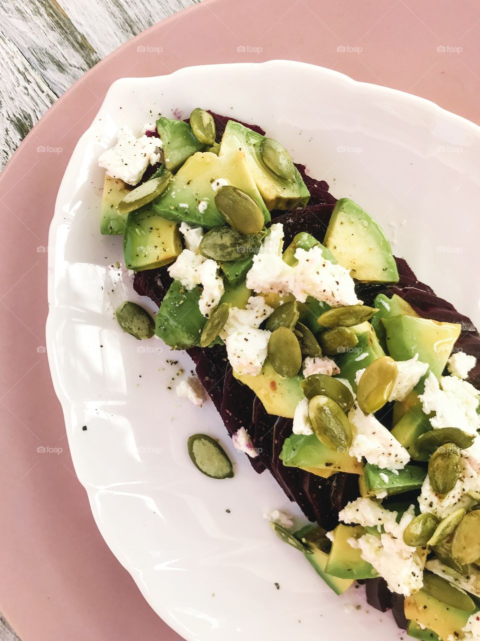 Salad with avocado 