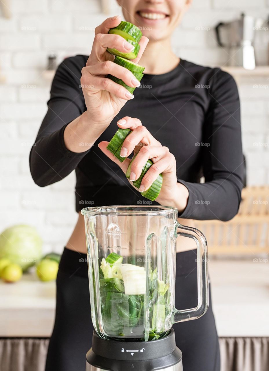 woman making cucumber smoothie