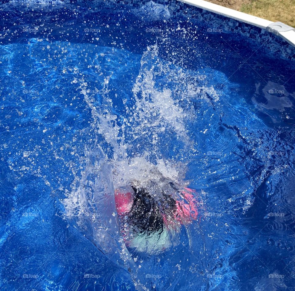 Big splash from little girl 