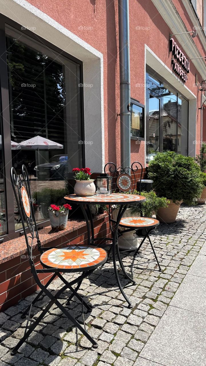 I love the atmosphere of summer street cafes. It's so cozy and beautiful.