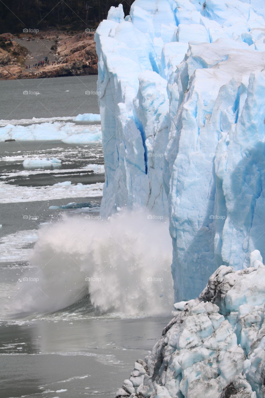 Perito moreno glacier - falling - Argentina