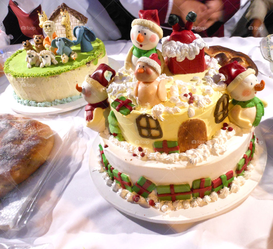 pastel con muñecos decoración casera