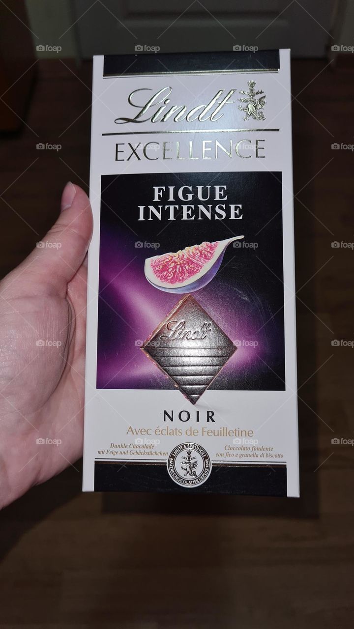 Fig-flavored chocolate lindt excelence