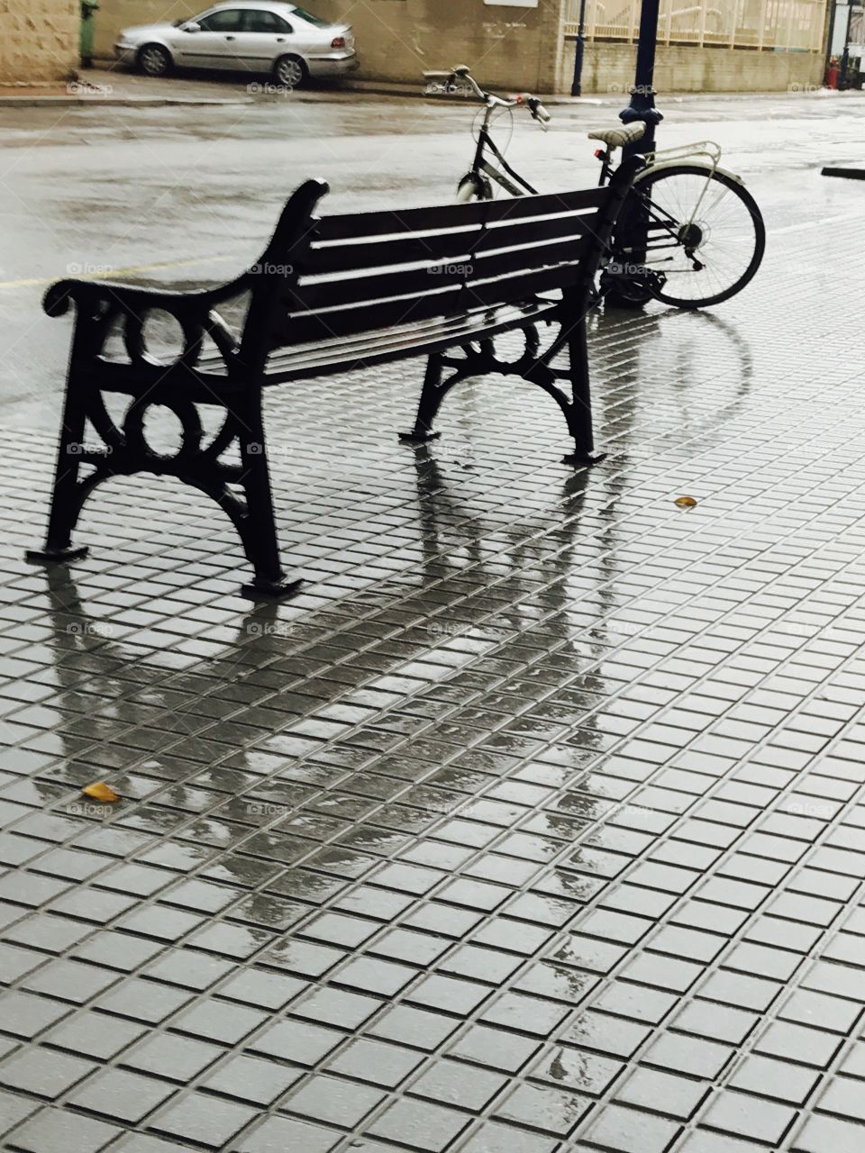 Seat-bench-wet-wooden 