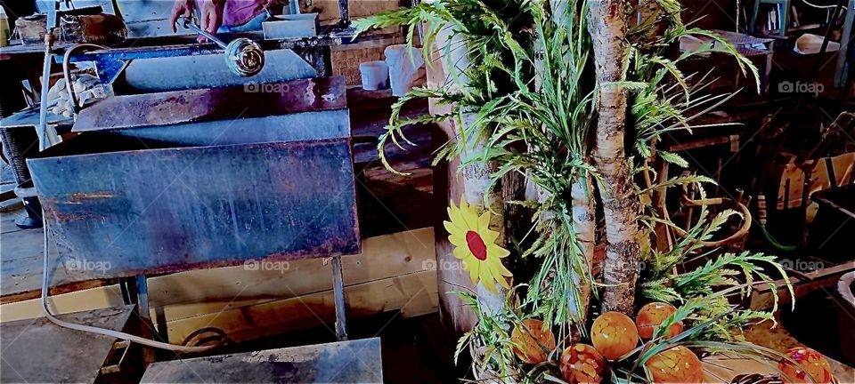 This is a beautiful detail with flowers found in a glassblowing workshop in „Freyung“, „Bavaria“, Germany. 2023. Hypnotic Productions