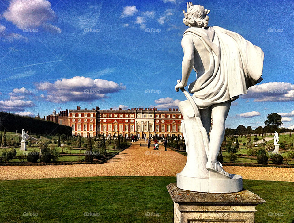 statue uk palace royal by lateproject