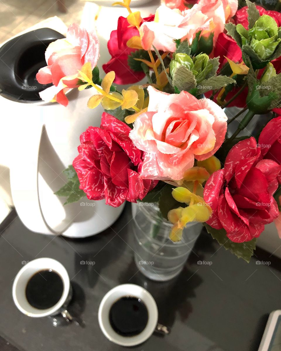 Flores e cafés 