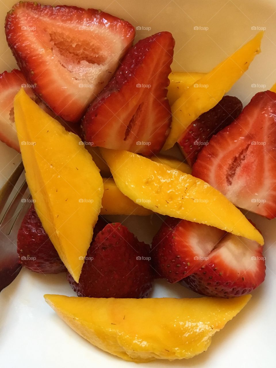 Mango & strawberries fruit to eat 