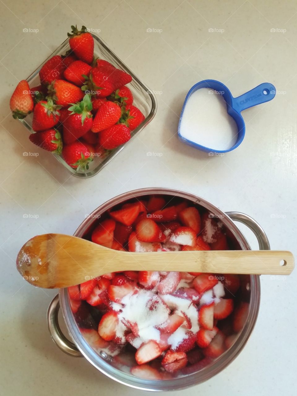 Preparations for making strawberry jam