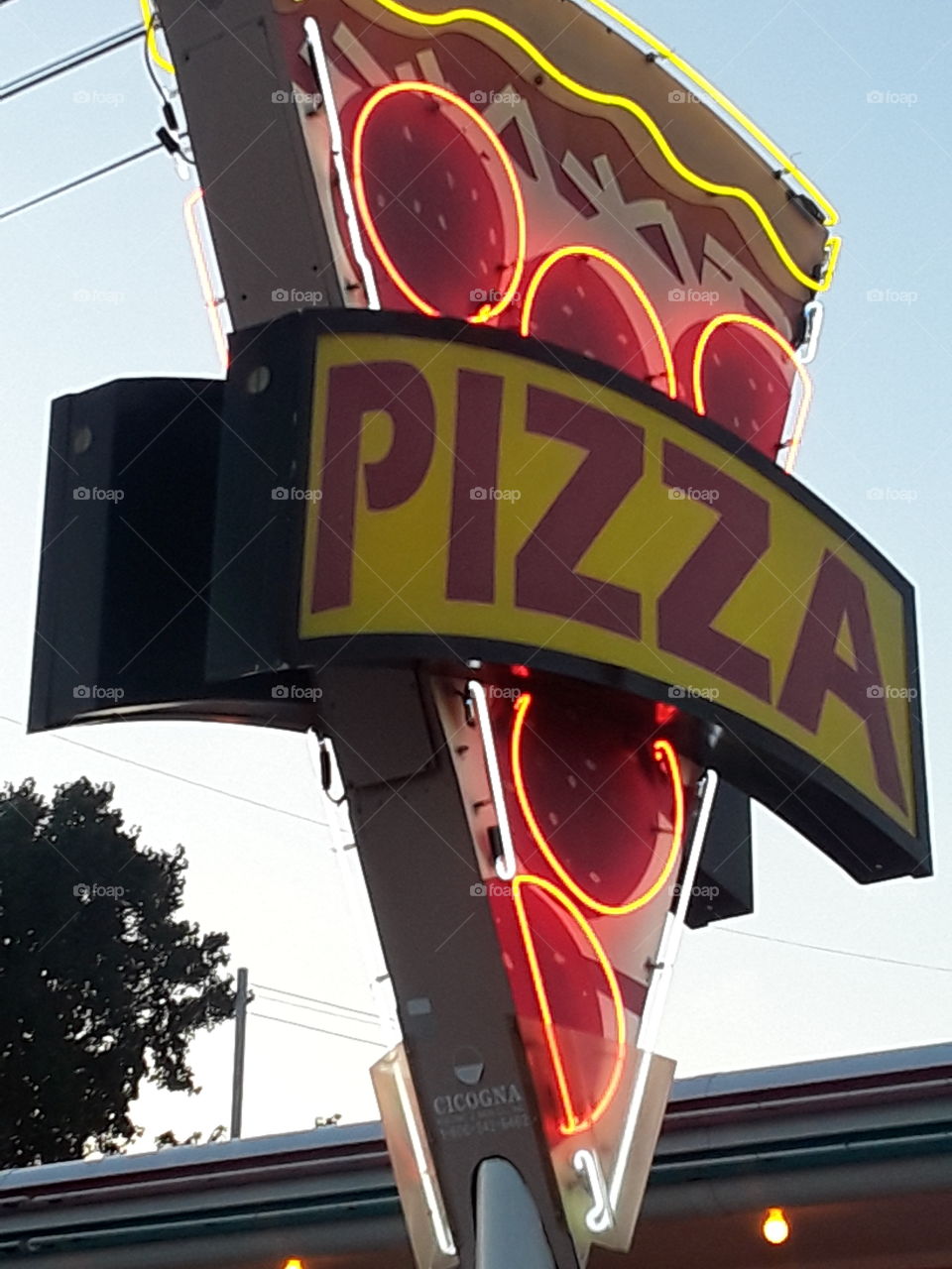 Eddie's pizza sign