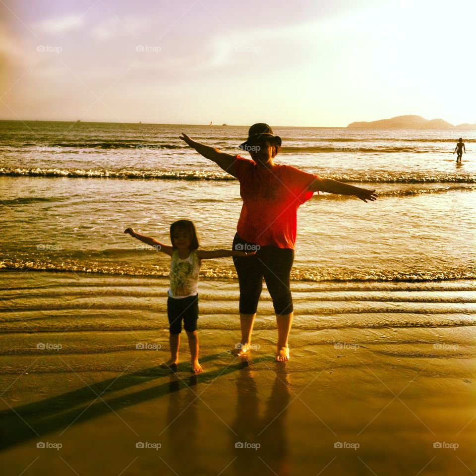 Mom and Daughter on the Brazilian coast, enjoying the sunset!  Cheer the nature. / Mãe e Filha no litoral brasileiro, curtindo o por do sol! Viva a natureza. 