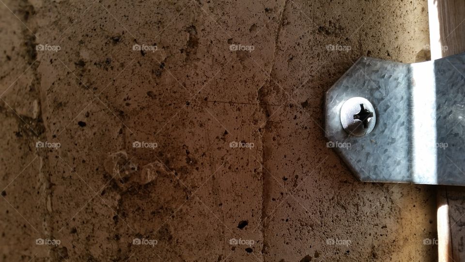 Sunlit Screw on Concrete Bracket