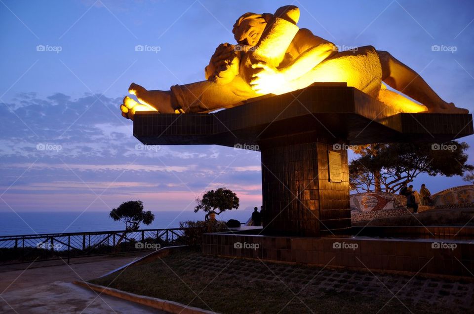 Statue at parque del amor, lima