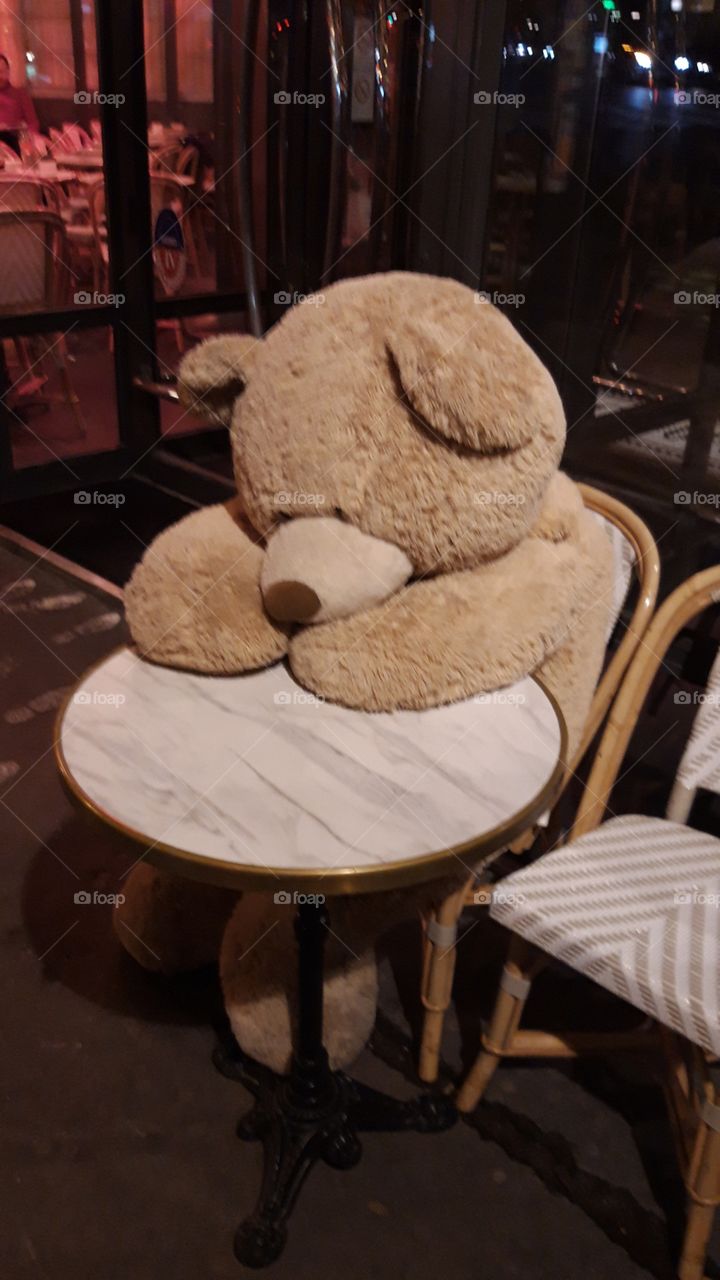 café in Paris at night