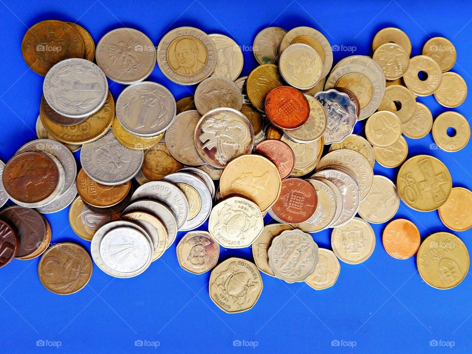 Variety of coins - Geometry is a type of math that deals with points, lines, shapes, and surfaces.
Examples are Circles, Rectangles, and Triangles. A circle is a round-shaped figure that has no corners or edges