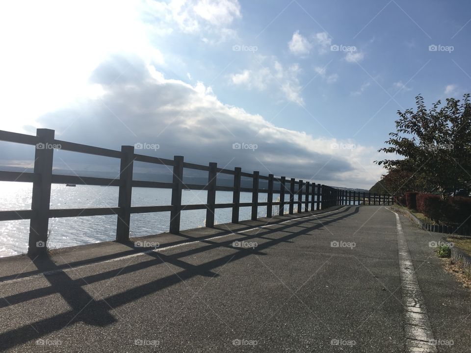 A long sidewalk next to the bay in Japan