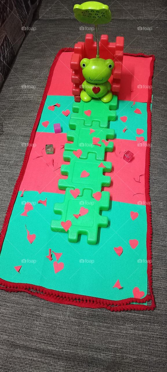 red and green complementary bold colors used for kids games