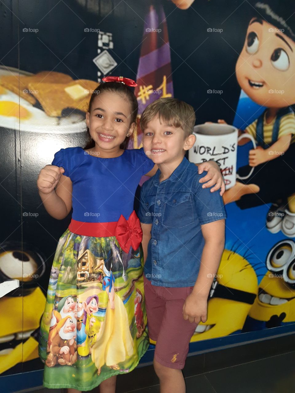 cousins ​​hugging in the movies