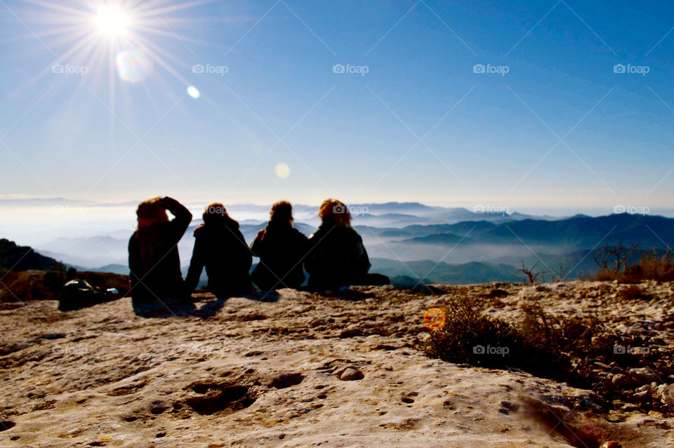 mirando al horizonte