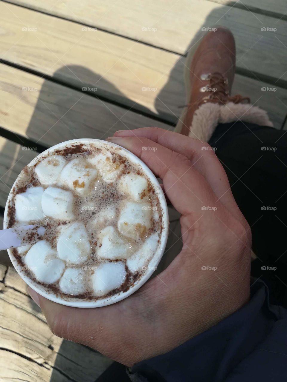 Coffee is one of the things I enjoy most, and there is nothing better for the cold of winter, and with marshmallows much better.  Coffee is good to read, to enjoy the rain, to chat, to take undeserved rest in the rough days of work. Yujuuu for coffe