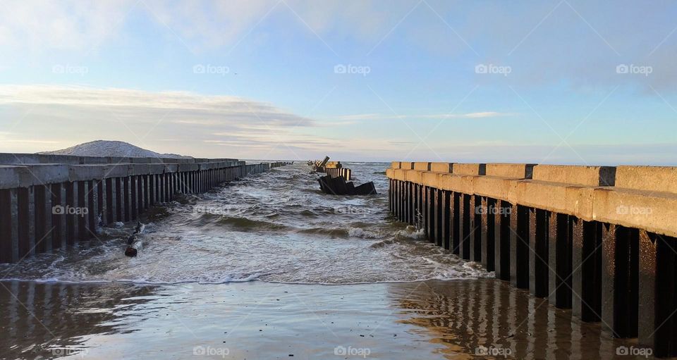 Breakwater 🟦 Cutwater🟦 Sea🟦