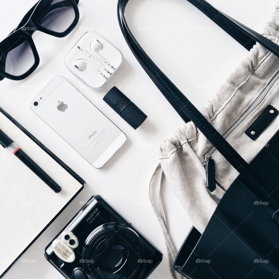 Awesome fashion flat lays with modern black and white items.