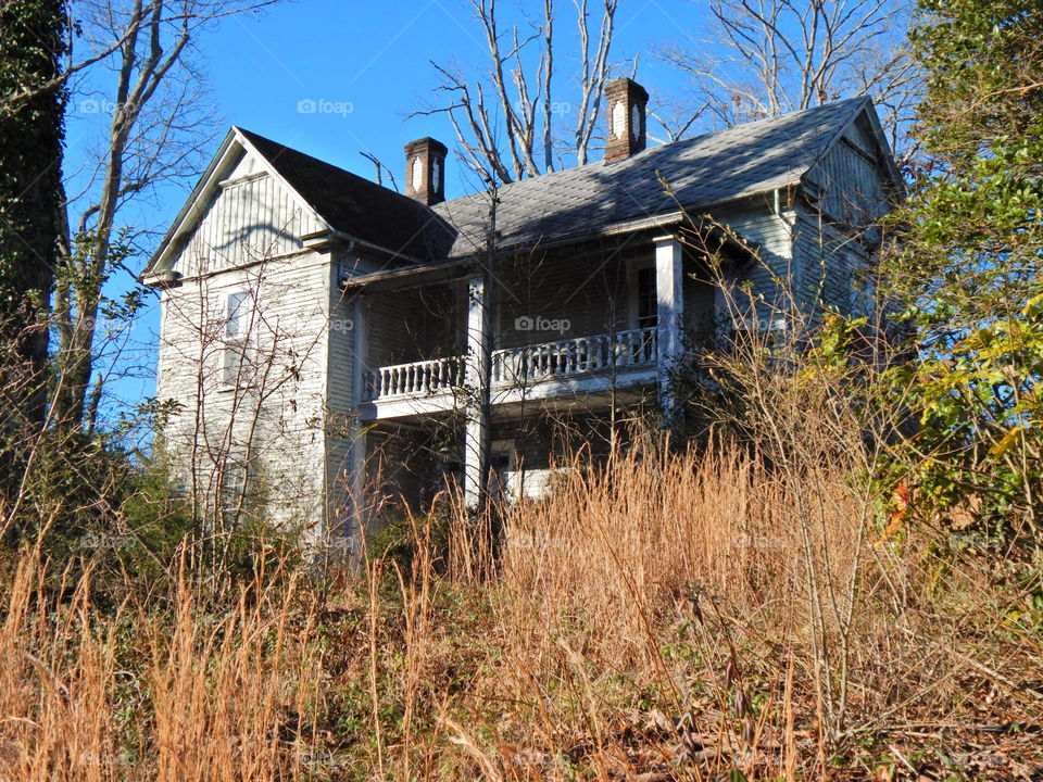Old abandoned home along a Georgia county road.
