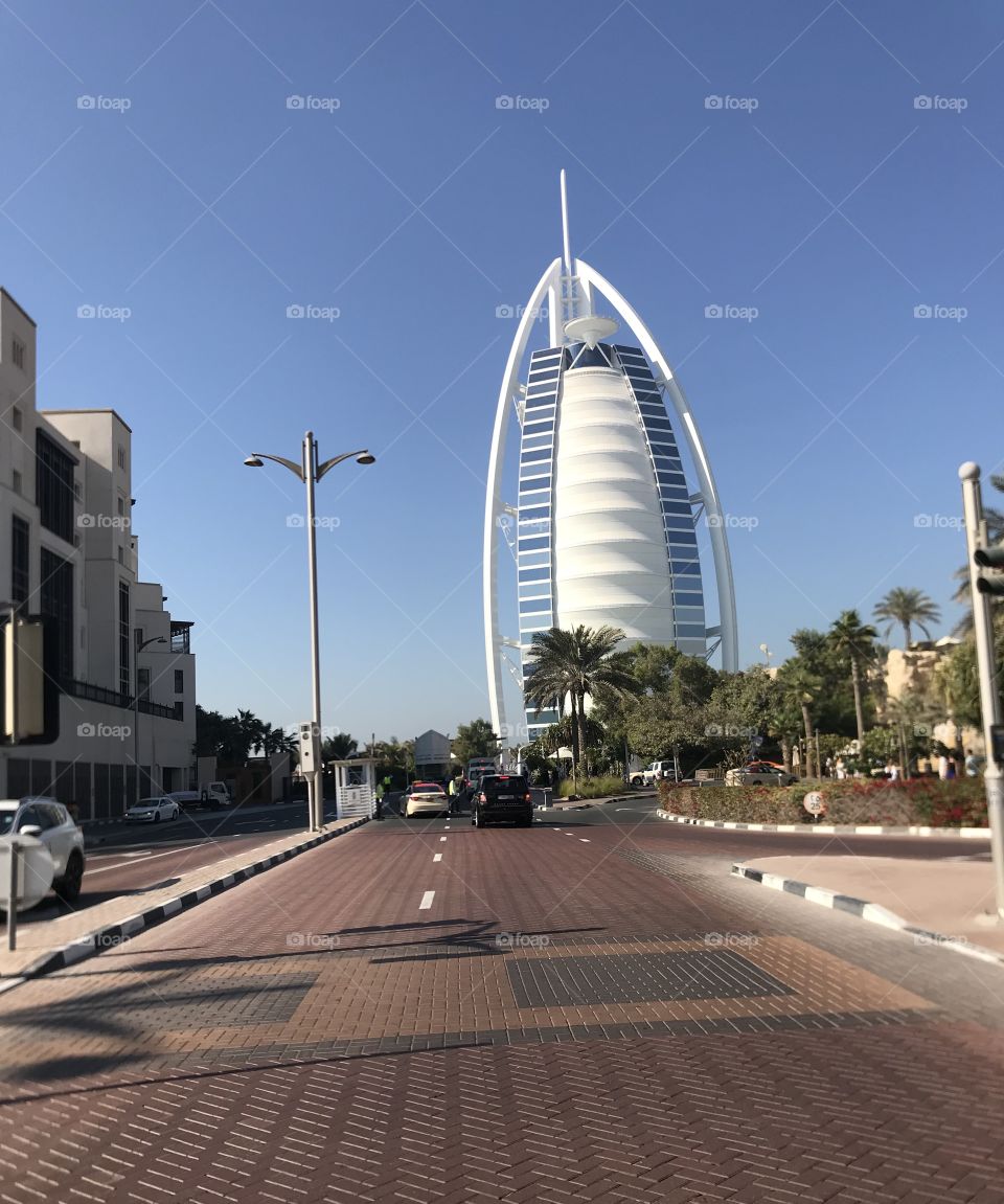 A picture of the burj al arab Hotel in Dubai 