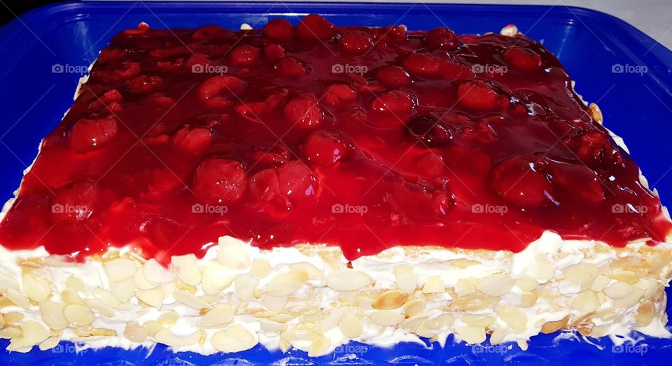 cake with cherries