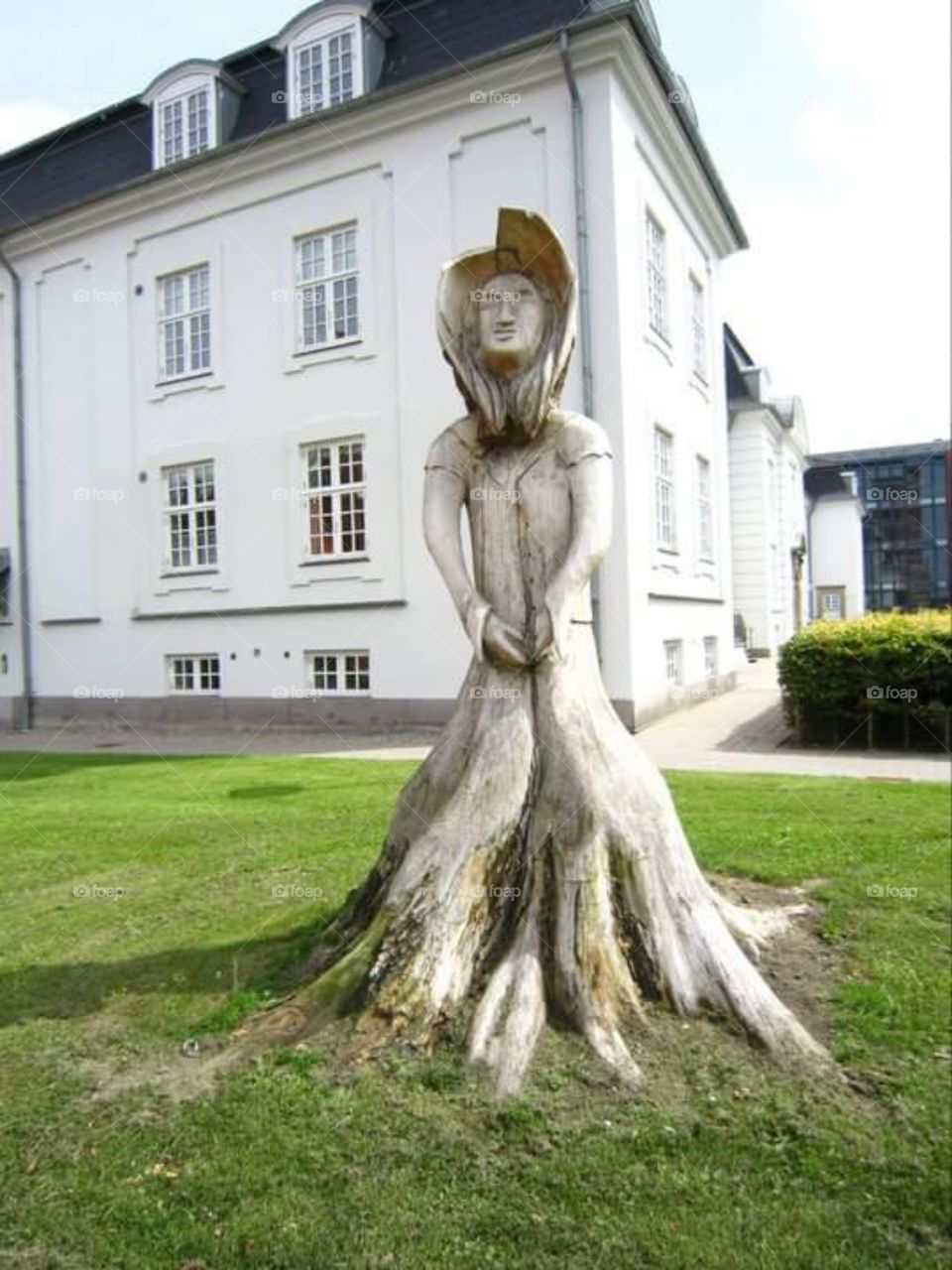 sculpture tree