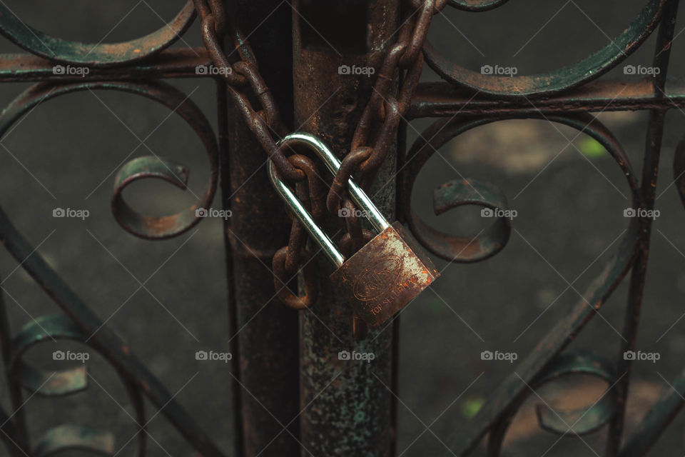 a rusty style lock