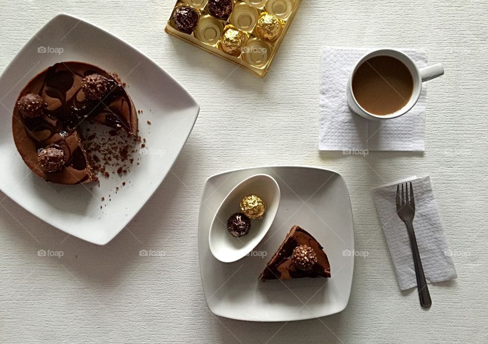 Chocolate cheesecake with coffee 