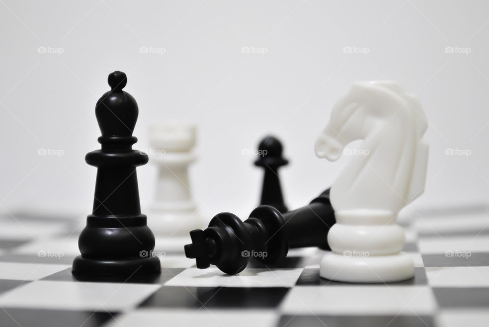 black and white chess figures