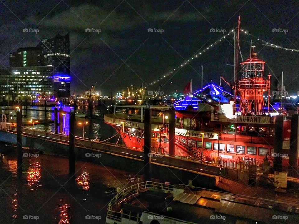 Hamburg.Landungsbrücken.Night reflection