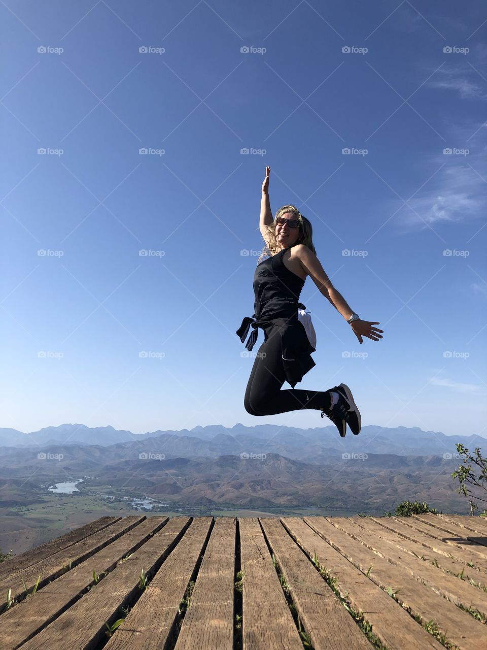 Voo. Salto para o ar. Rampa de voo livre. Cambuci. RJ