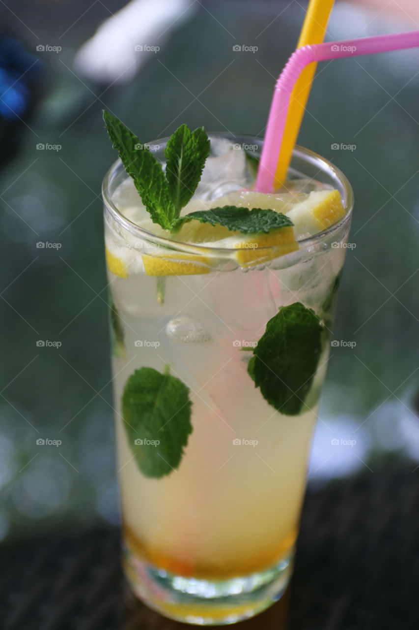 Refreshing lemonade 