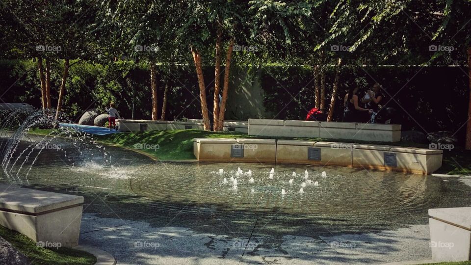 Splash fountain at Klyde Warren Park Dallas