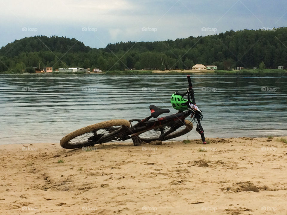 The bike by the lake