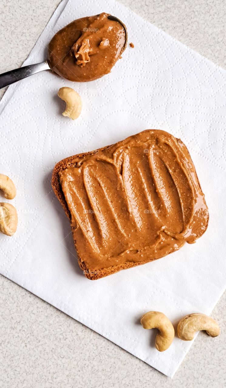 toast with nuts butter