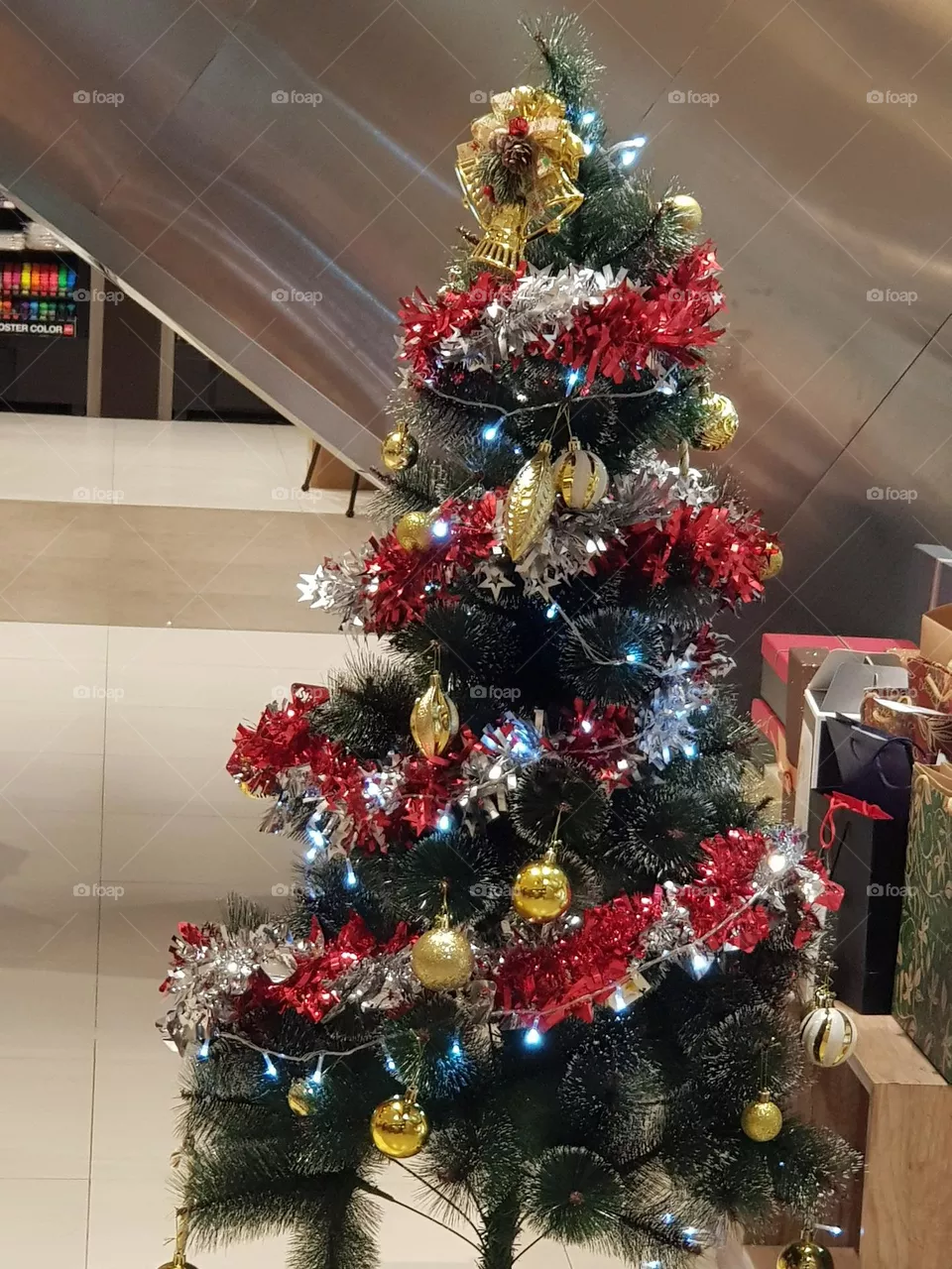 Merry Christmas December Decoration, Merry Christmas Greeting Tree, Merry Christmas, May the peace of Christmas be felt every time, Artificial Christmas tree, made of steel rods, colorful paper and plastic, LED lights twinkling sparkling,