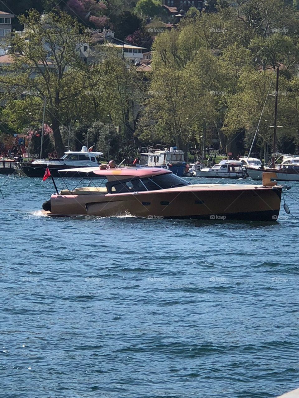 Speed boat