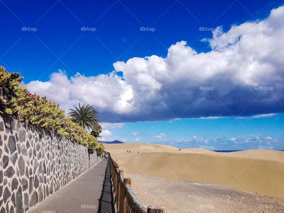 The Beauty of The dessert at GranCanaria.
The dessert name its The Dunes. The contrast with skies and dessert its cool.