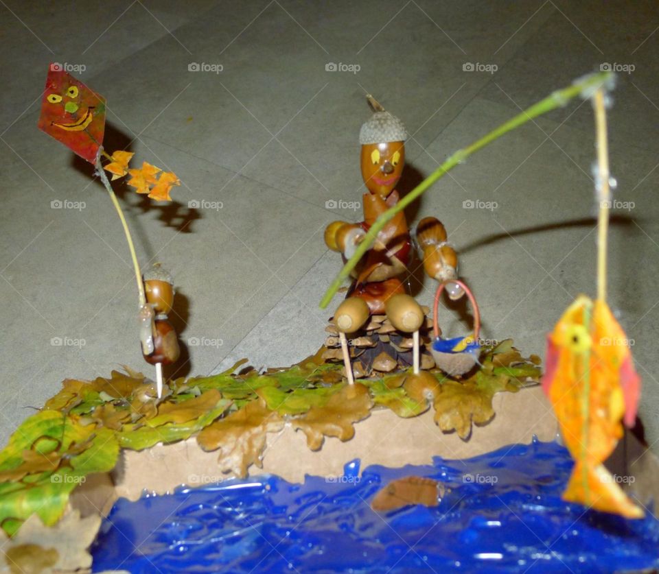 Herbst angeln aal fisch Blätter Wasser Eicheln basteln bunt blau Angel Männchen Drachen