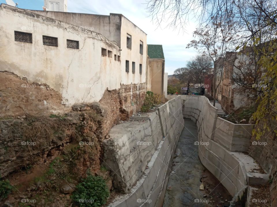 The river cross citie