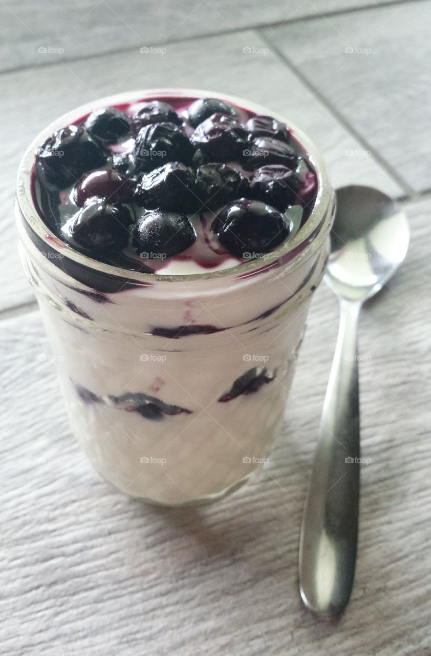 Yogurt with blueberries / blueberry yogurt in mason jar