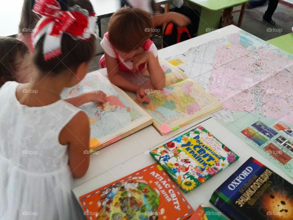 Learning to recognize the geographical location of your country is important not only for adults!