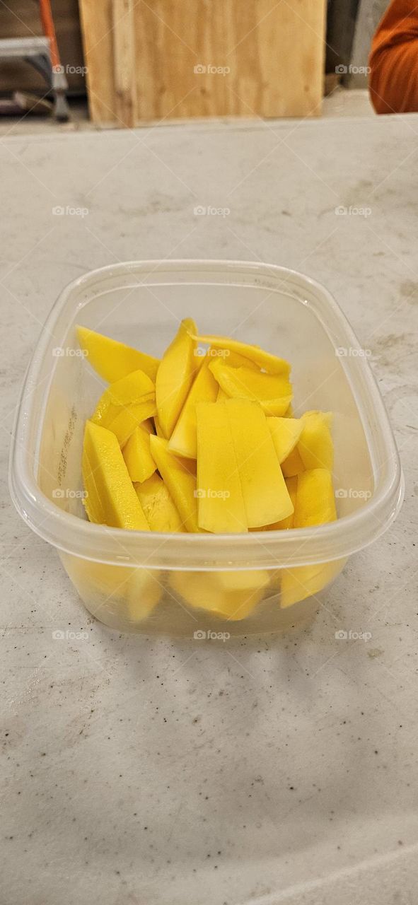 slice mangos